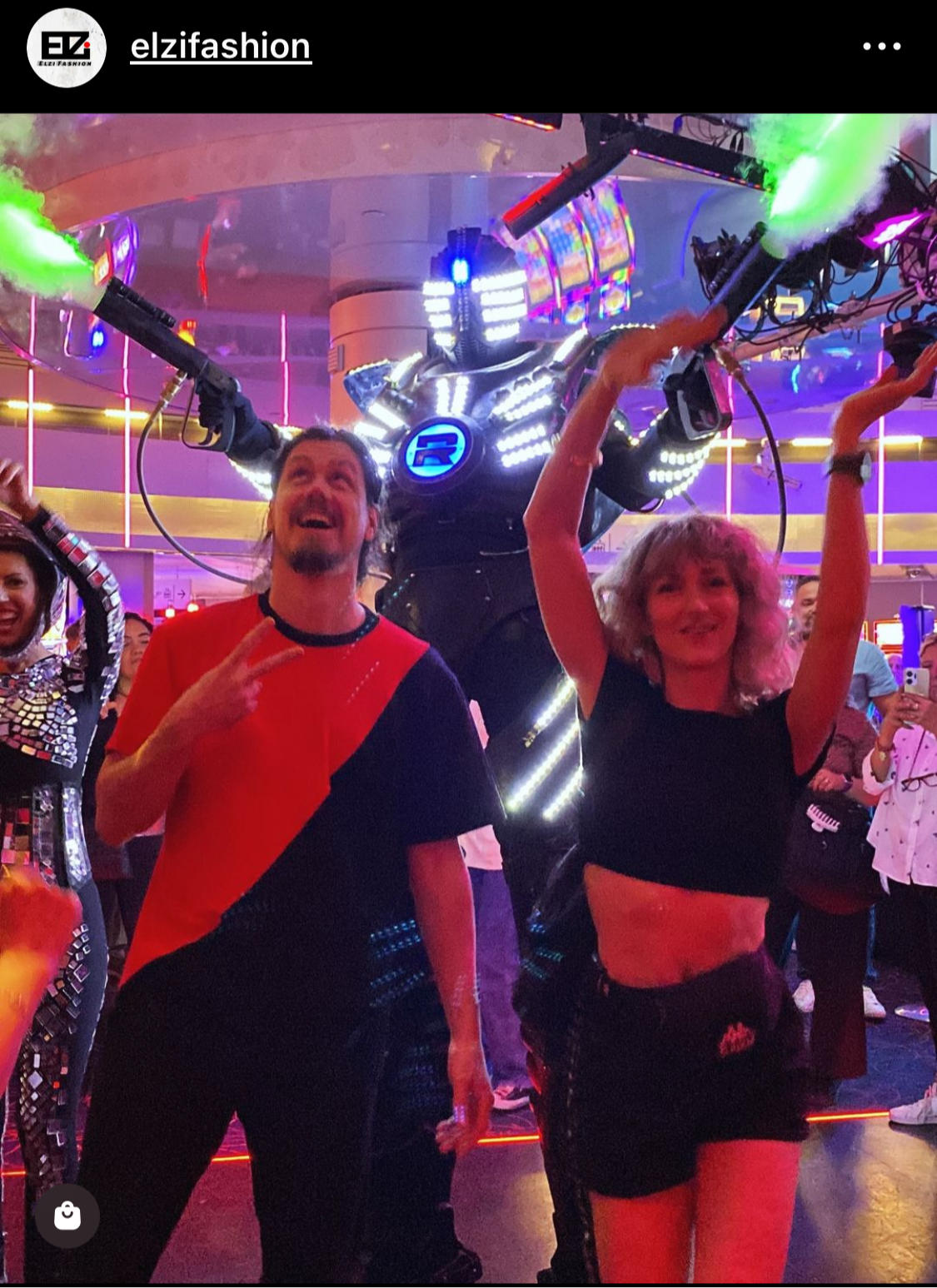 Inspire Change Red and Black T-shirt by ELZi Couturière à Montréal. Photo taken in Casino de Montreal with Olha Personal Fitness Trainer in Montreal #casinomontreal