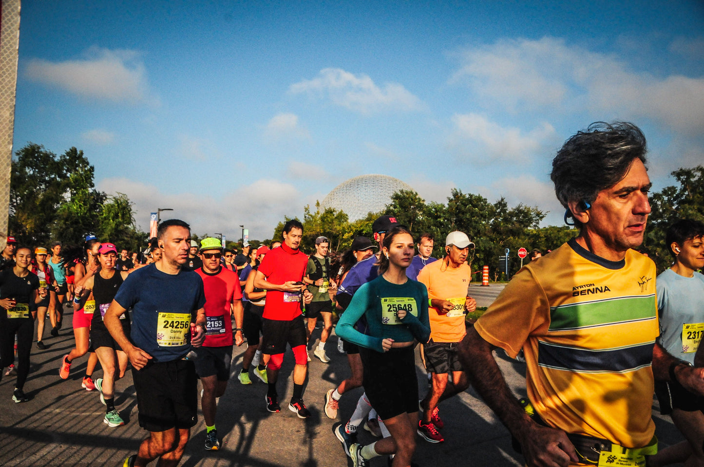 42.2 KM @mtlmarathon black linen shorts with red bamboo liner - ELZi Montreal Tailor