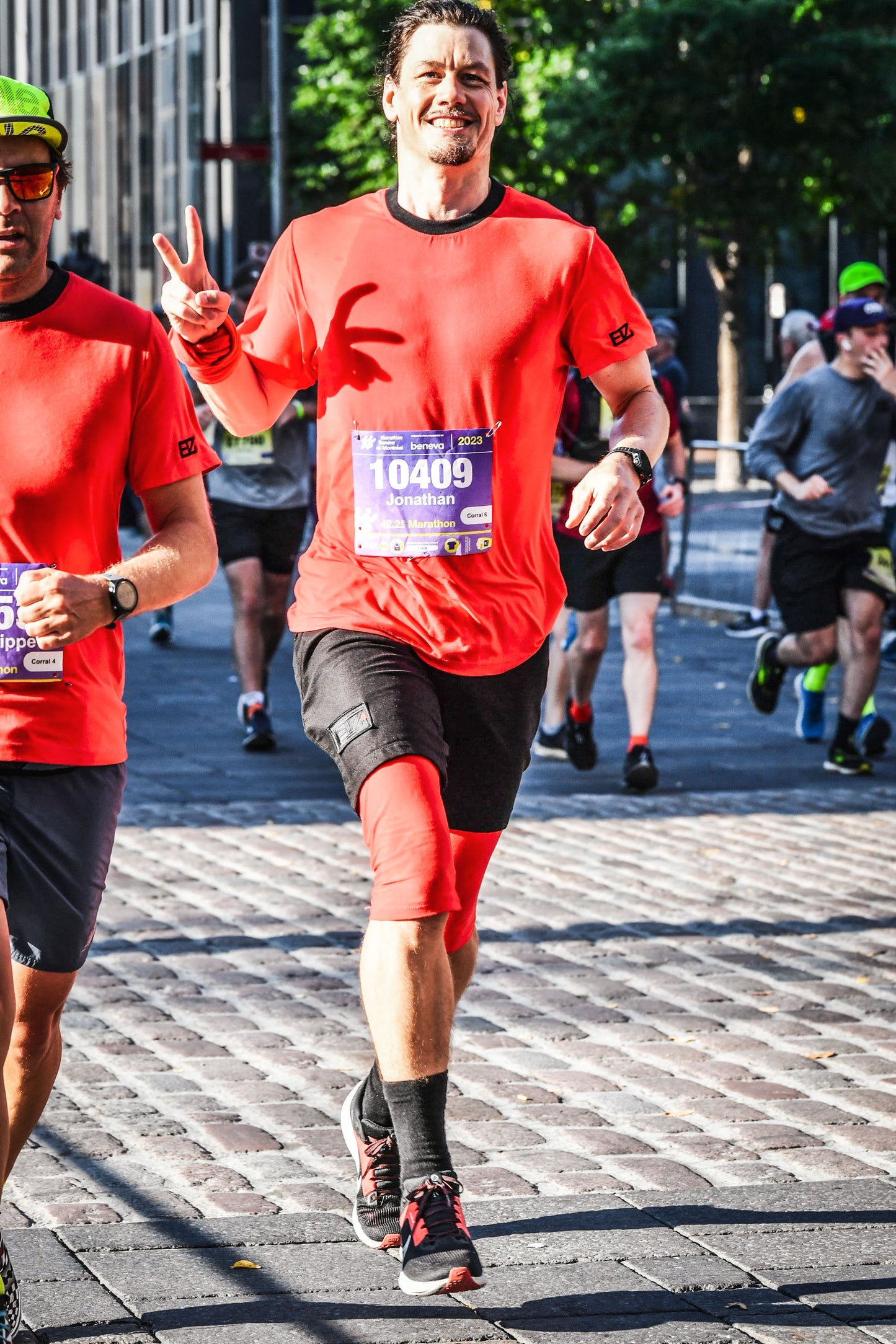 42.2 KM @mtlmarathon black linen shorts with red bamboo liner - ELZi Montreal Tailor