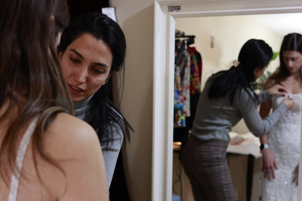 Dressmaker Montreal.
Wedding dresses alterations Montreal. Retouche robe de marriage Montréal.