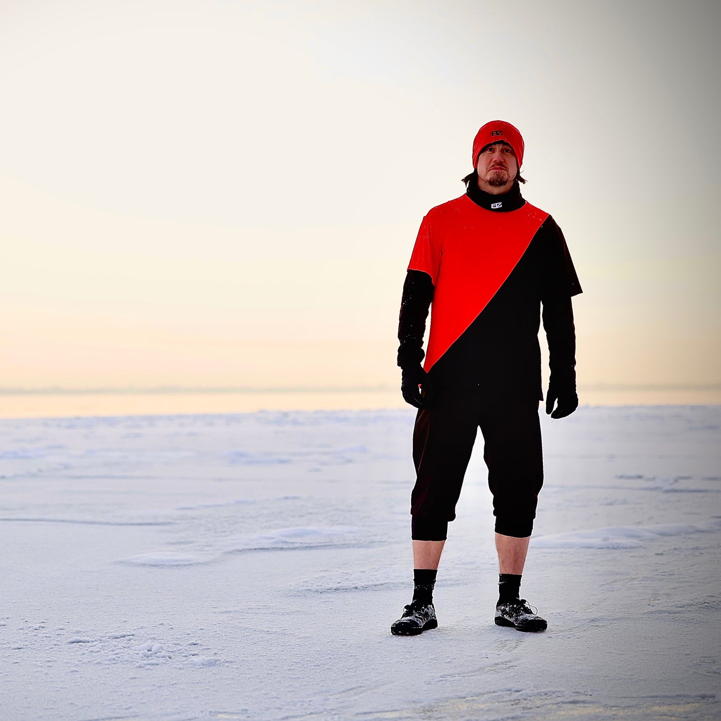 Make Canada Great Again winter running shorts. Perfect for cold winter runs, such as the cryo race. Made by ELZi Studio in Montreal. Photo prise à Verdun, Montréal.
