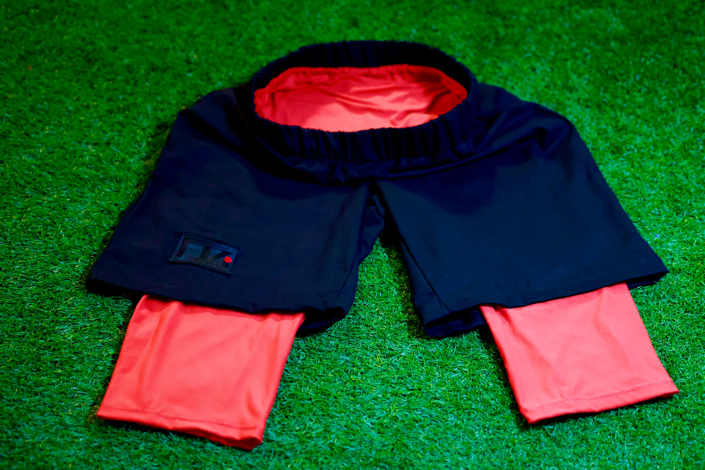 42.2 km marathon running black linen shorta with inner red liner made of bamboo.