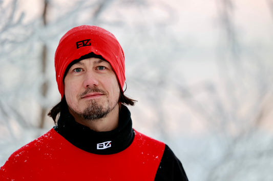 Close up of the dramatic change management red and back t-shirt.
Tuque, Cache-cou et T-shirt par ELZi couturière à Montréal.