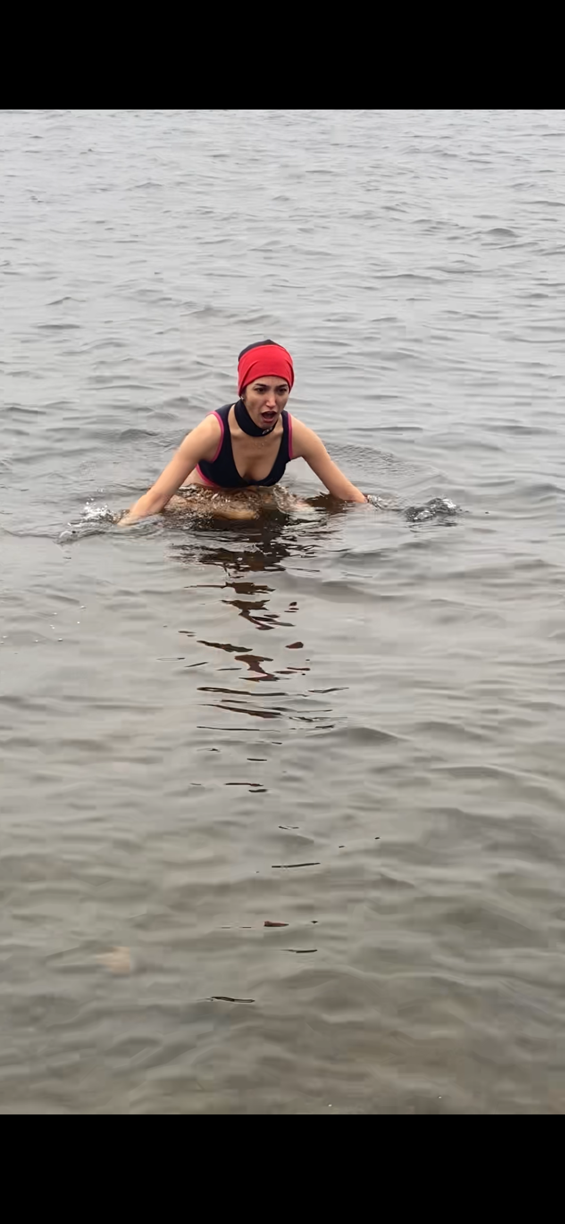 ELZi does cold Plunge with her merino underwear, testing out our own product. Cold water gives a bit of a shock for new practitioners. Look at that face, haha.