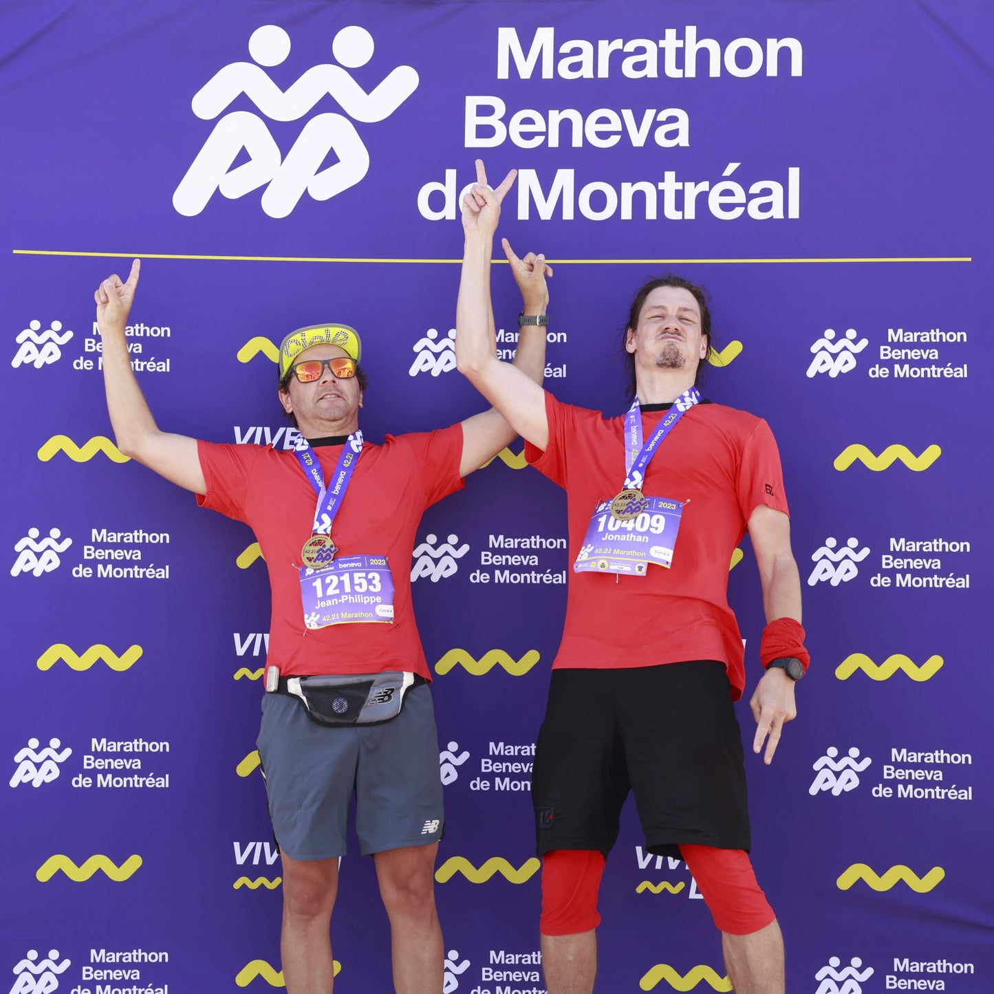 42.2 KM @mtlmarathon black linen shorts with red bamboo liner - ELZi Montreal Tailor