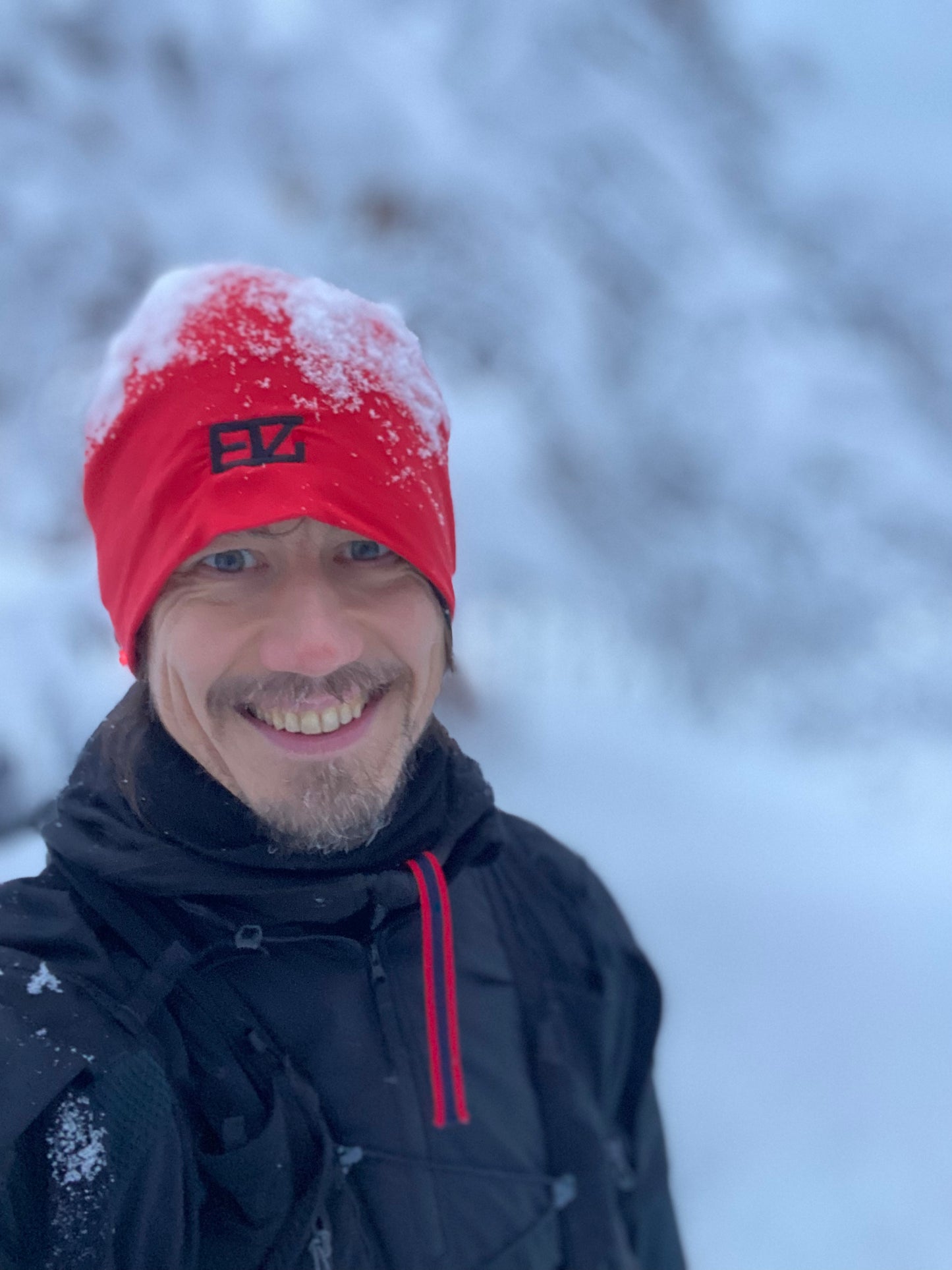 Jonathan Brunelle wears the ELZi all season bamboo beanie made for runners.