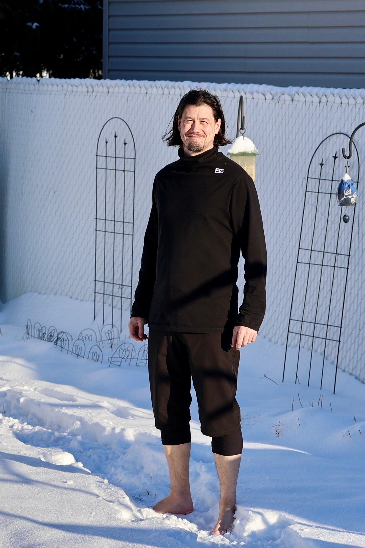 Training for cold temperatures, getting used to the weather with Jonathan Brunelle. Short and turtle neck by ELZi.ca