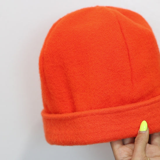 Sanaz shows us the Montreal's Orange Cones Wool Hat.It's important to inform us of the right sizing.