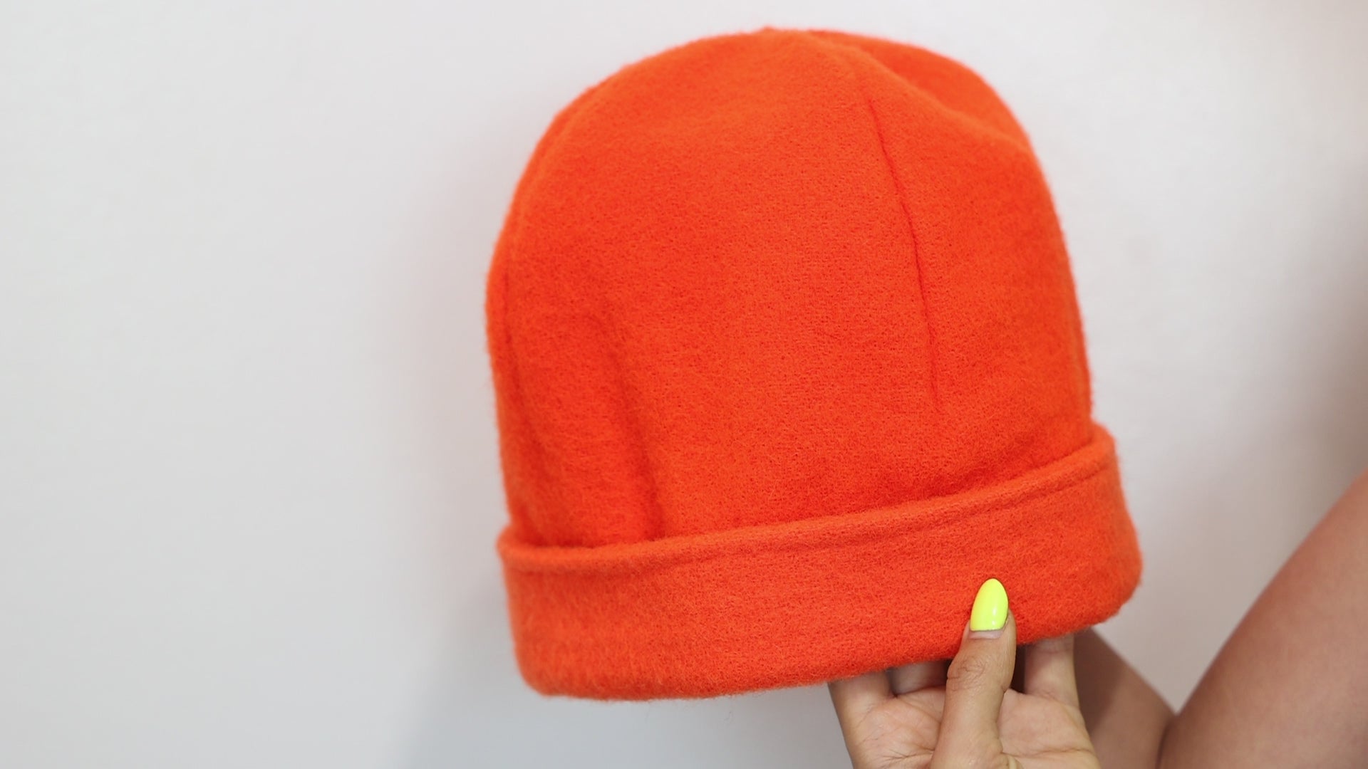 Sanaz shows us the Montreal's Orange Cones Wool Hat.It's important to inform us of the right sizing.