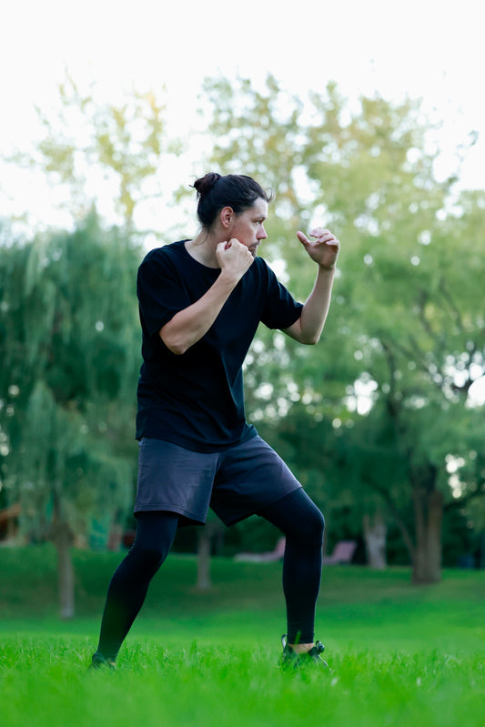 ELZI.ca Merino Black Shadow Activewear Short Sleeve Tee. Jonathan often wears merino T-shirts when he practices boxing.