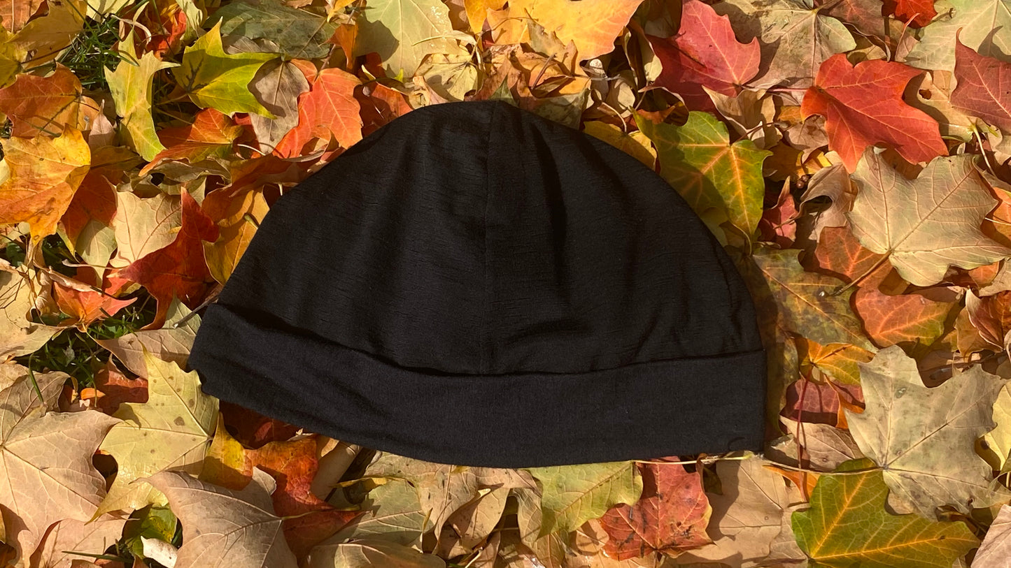 Photo of All Season ELZI Merino Wool Beanie on it's organic fall leaves carpet. Photographer : Jonathan Brunelle