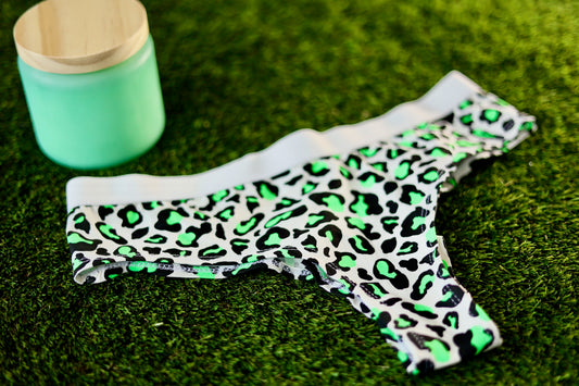 Soft Woman Underwear with Green Wild Pattern