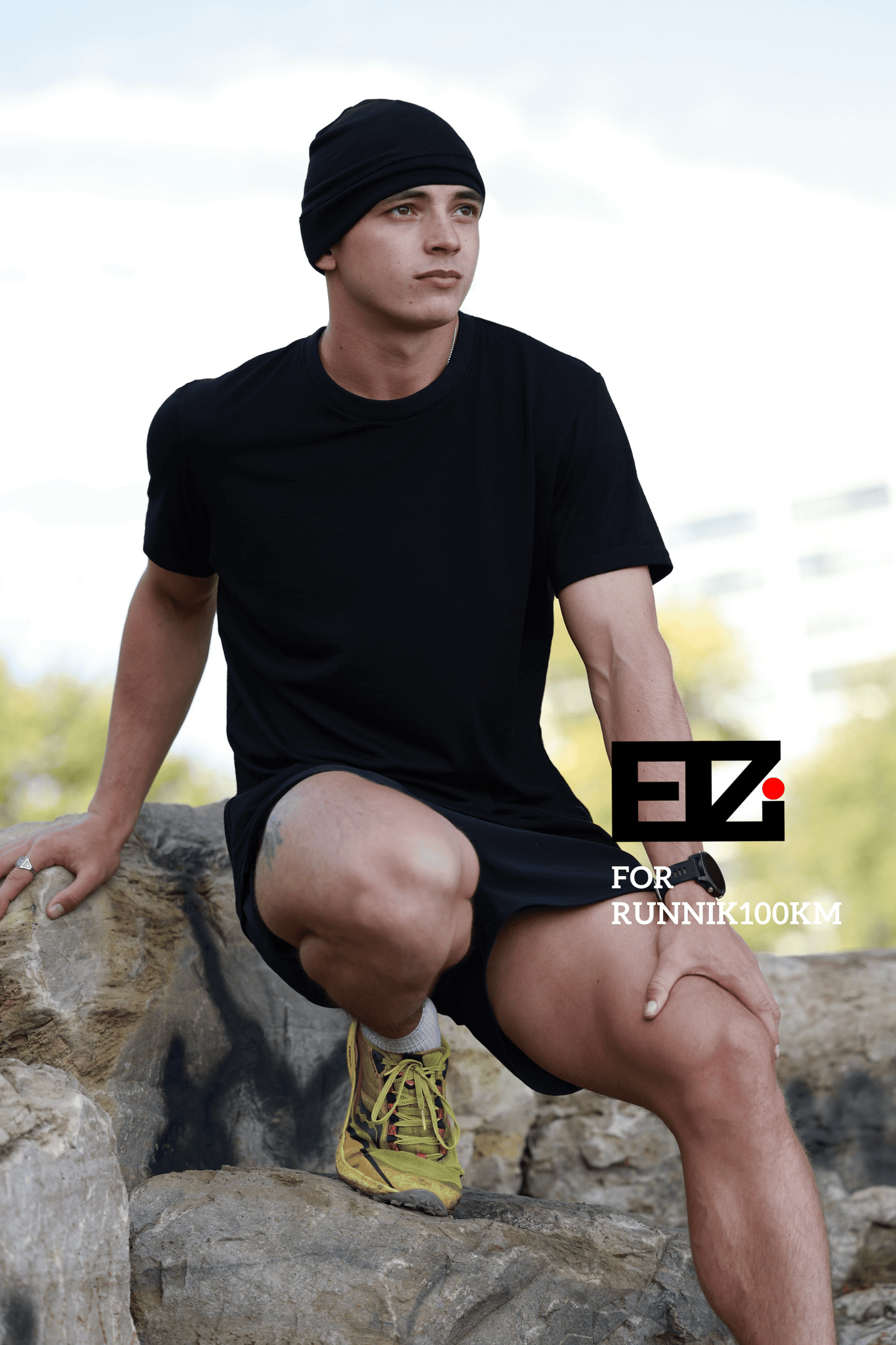 ELZi for runnik100km t-shirt. Black Merino Wool T-shirt for ultra runners. Zero chafing, no itchiness. LifeStyle Photo by Jonathan Brunelle.
