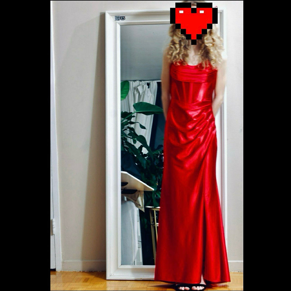 Final Result of a prom dress alterations and customization done by ELZi the dressmaker in Montreal. 