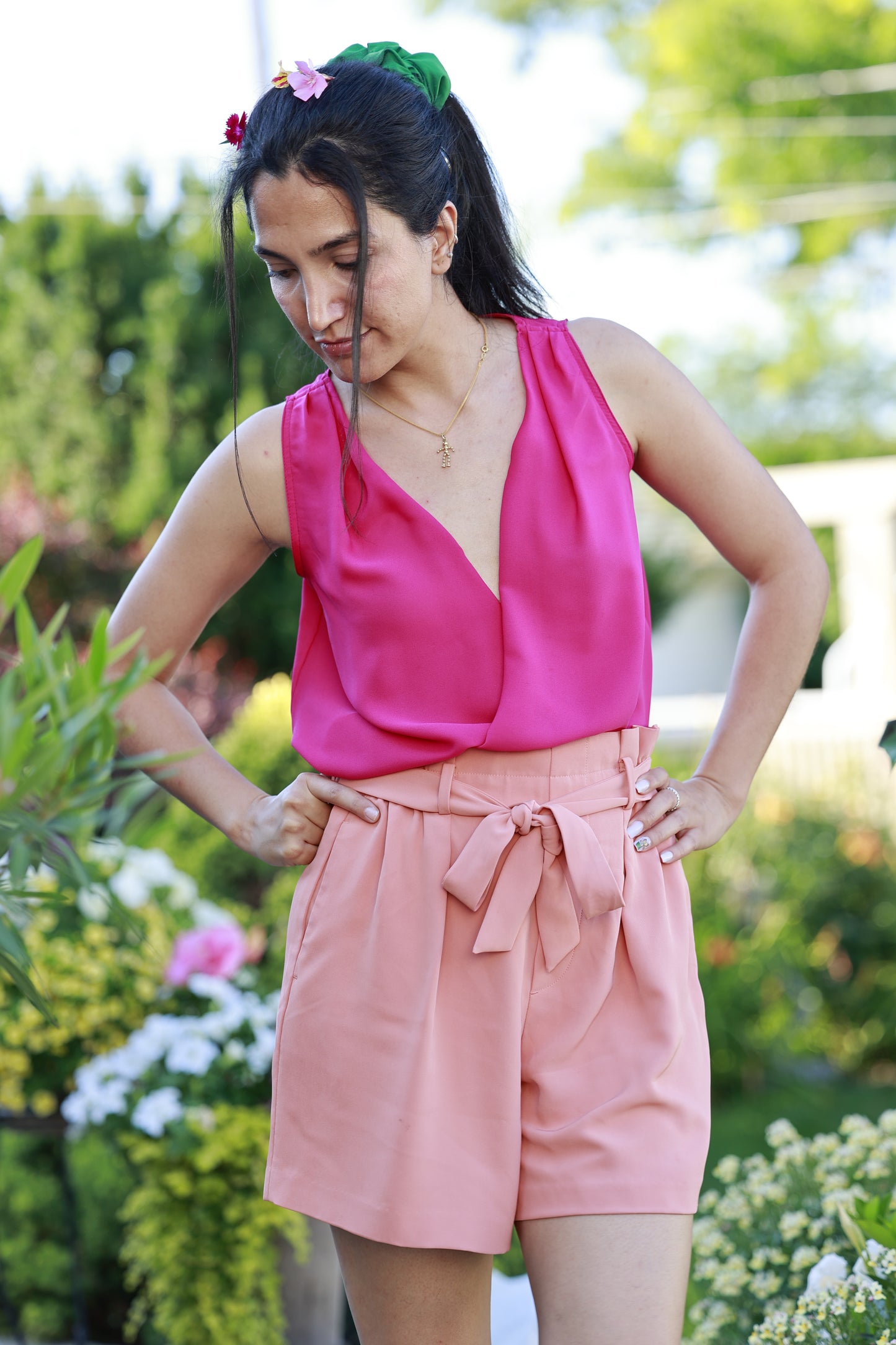 the Pink Top to stand out in green nature