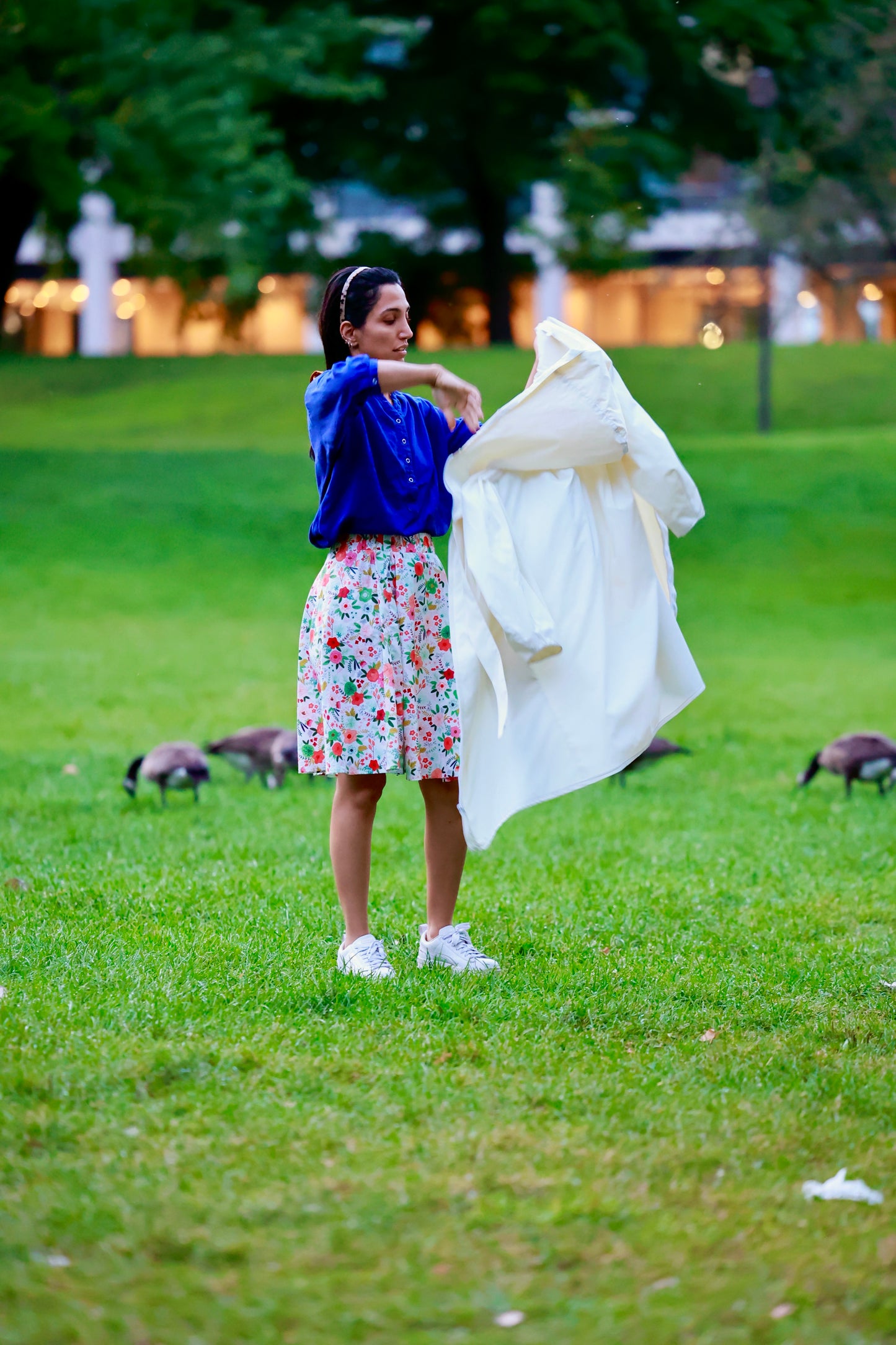 ELZi in West Vancouver Park with her blue linen shirt, Floral party skirt and white rainbow coat.