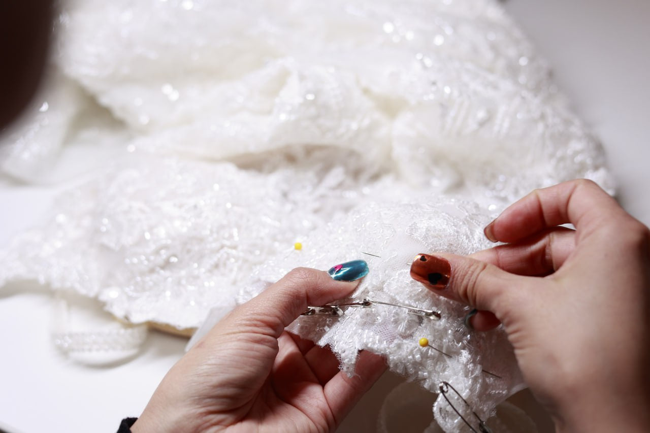 Ajustements de robes de mariées. Wedding Dress Adjustments.