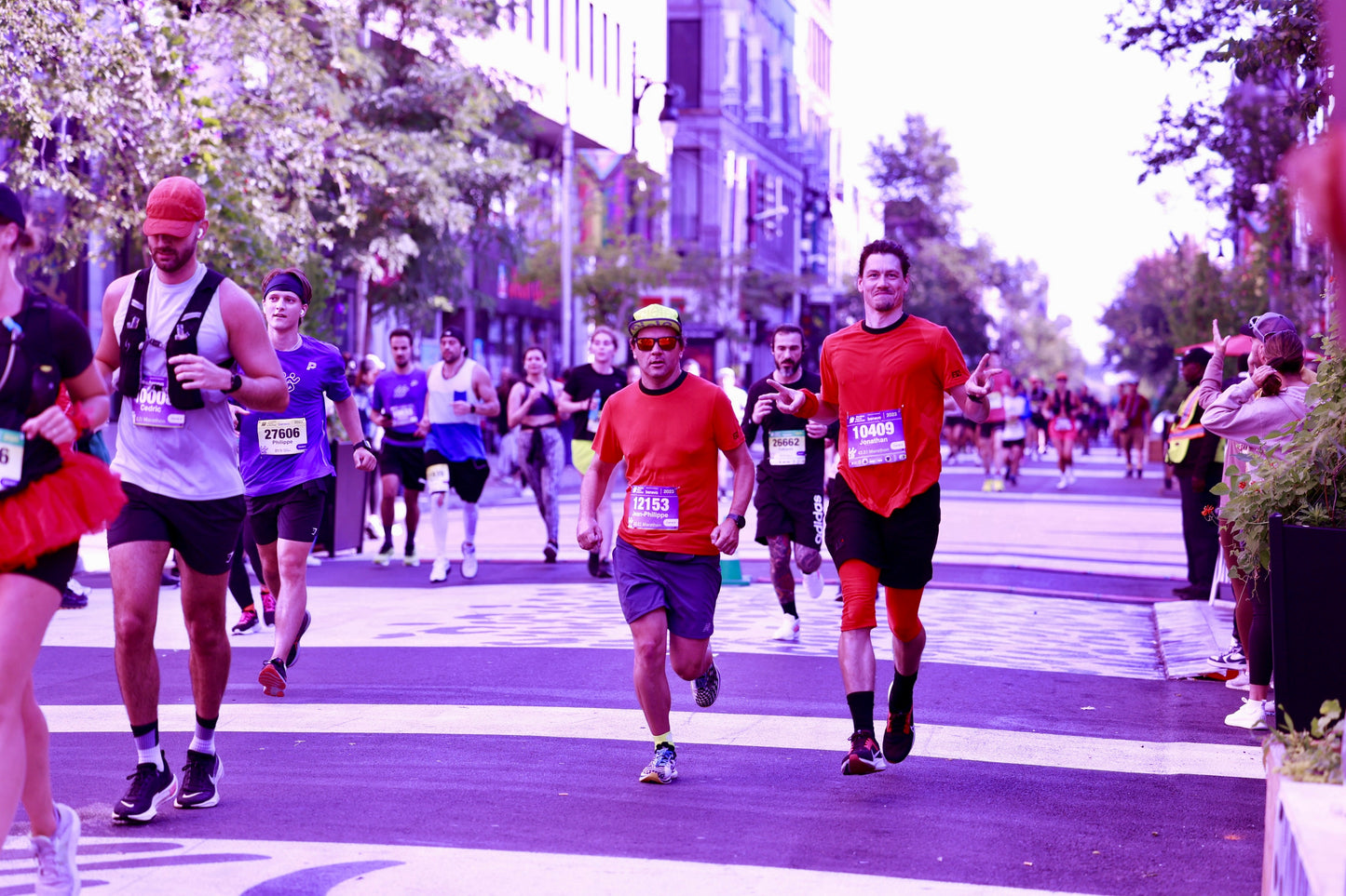 Shorts 42,2 KM MTL Marathon en lin noir avec doublure en bambou rouge