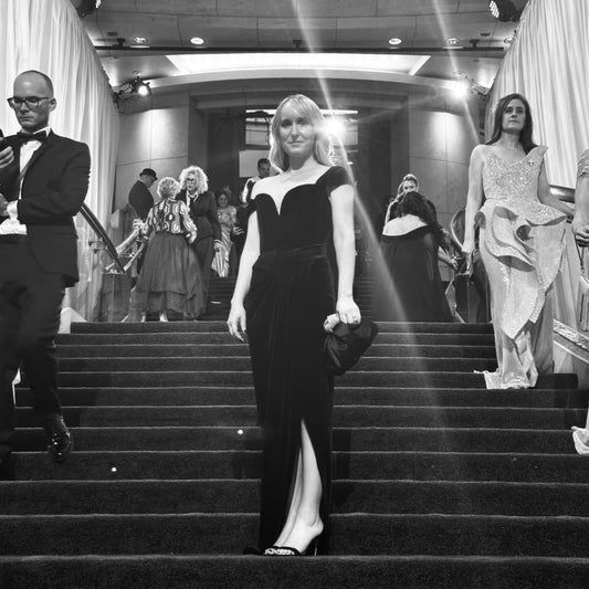 Prom and Night Dress alterations in Montreal from a professional Dressmaker.  
Modifications de la robe de bal et de nuit à Montréal par une couturière professionnelle.