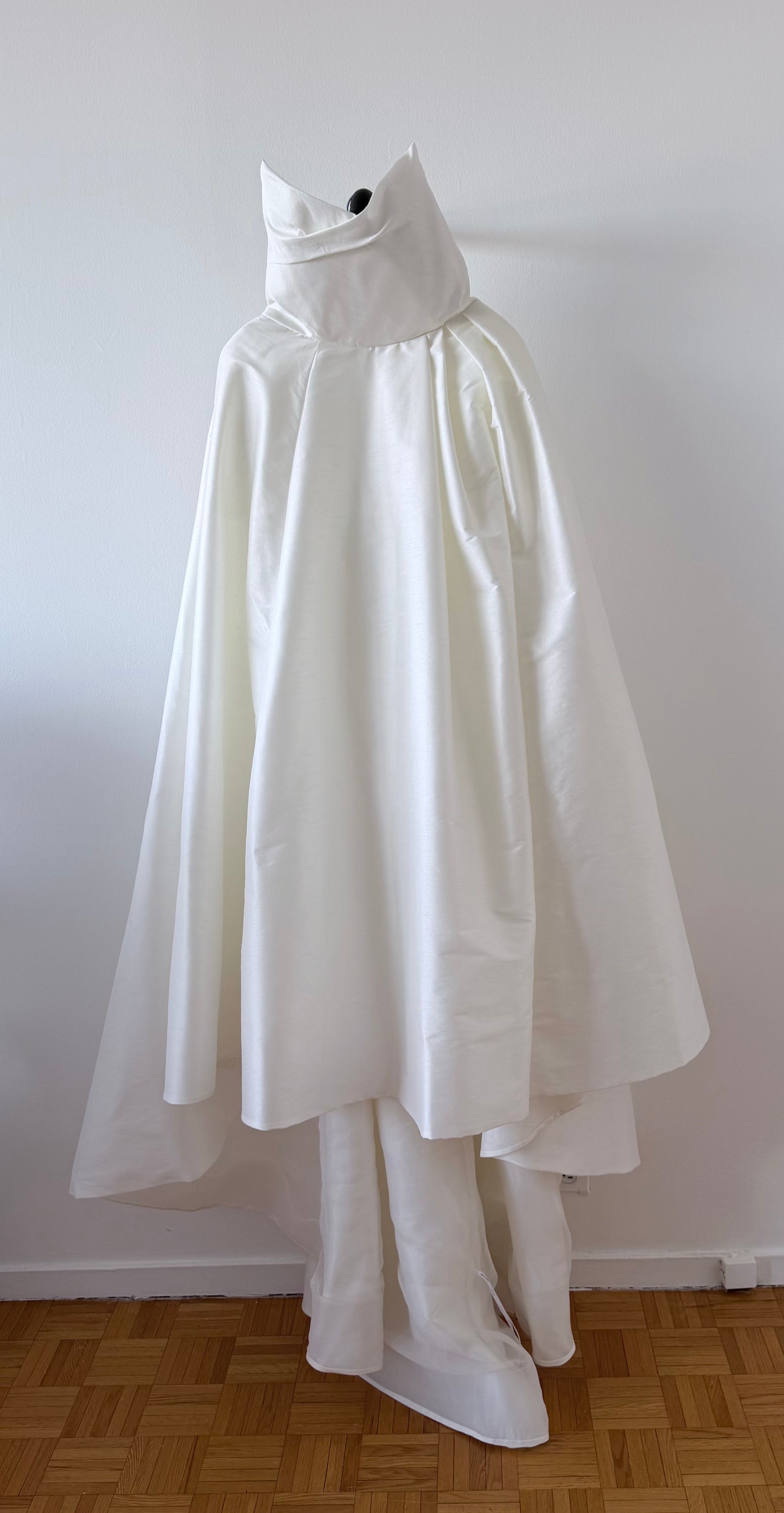 Picture of a Ceremonial and Wedding gown Alterations performed in Montreal by ELZi Studio. 