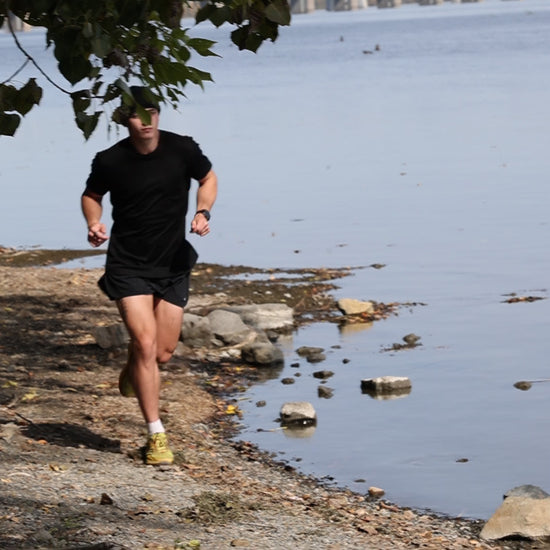 @runnik100km tries our ELZI.ca beanie during a quick run next the to St-Laurent River.