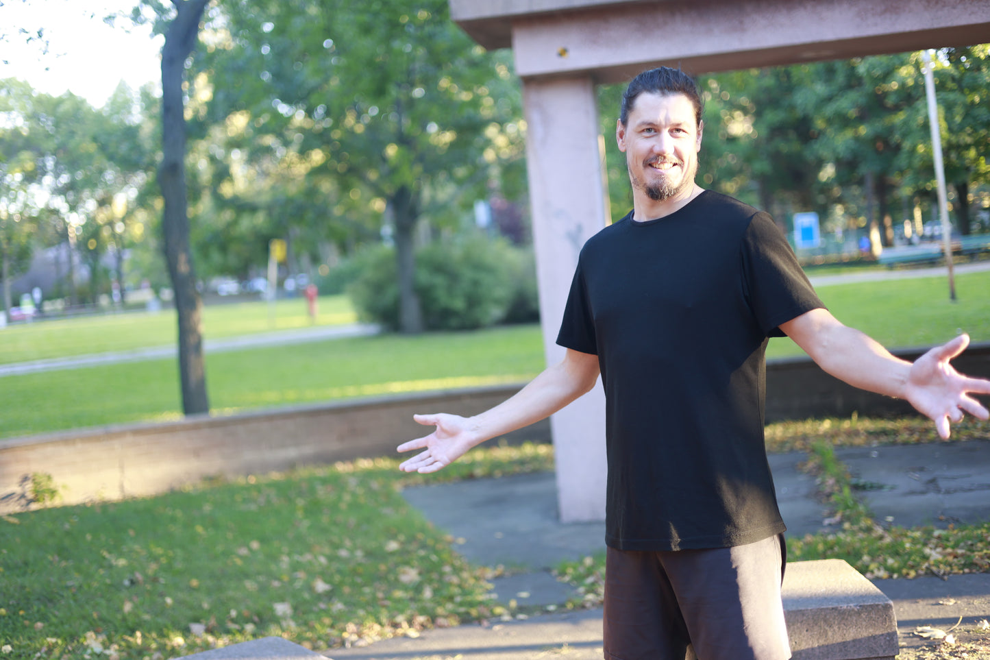 Jonathan Brunelle is proud to wear the black ELZI.ca T-shirt made of merino wool. Designed and manufactured here in Quebec