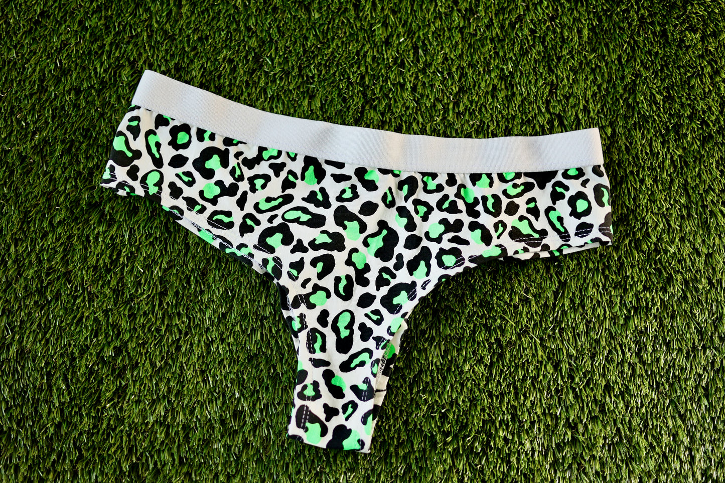 Soft Woman Underwear with Green Wild Pattern