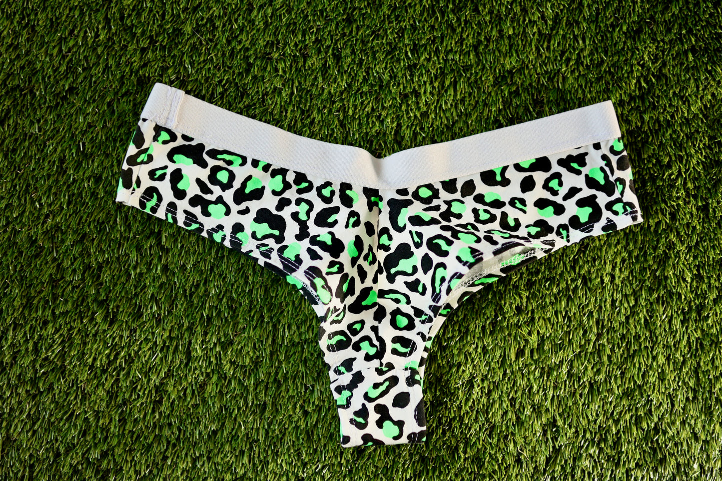 Soft Woman Underwear with Green Wild Pattern
