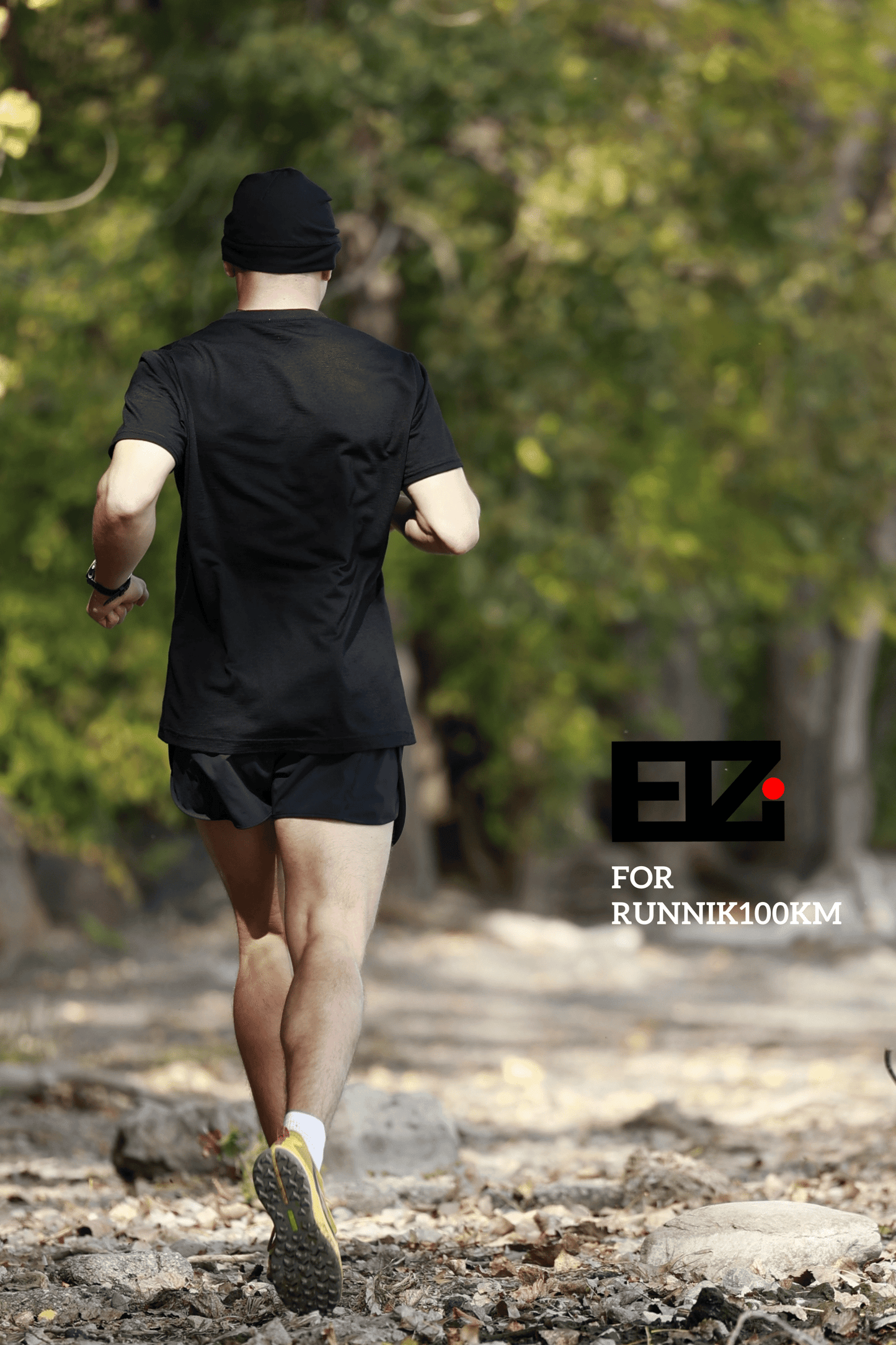 ELZI for runnik100km t-shirt. Black Merino Wool T-shirt for ultra runners. Zero chafing, no itchiness. Running away on a Montreal Trail Run. Picture by Jonathan Brunelle.
