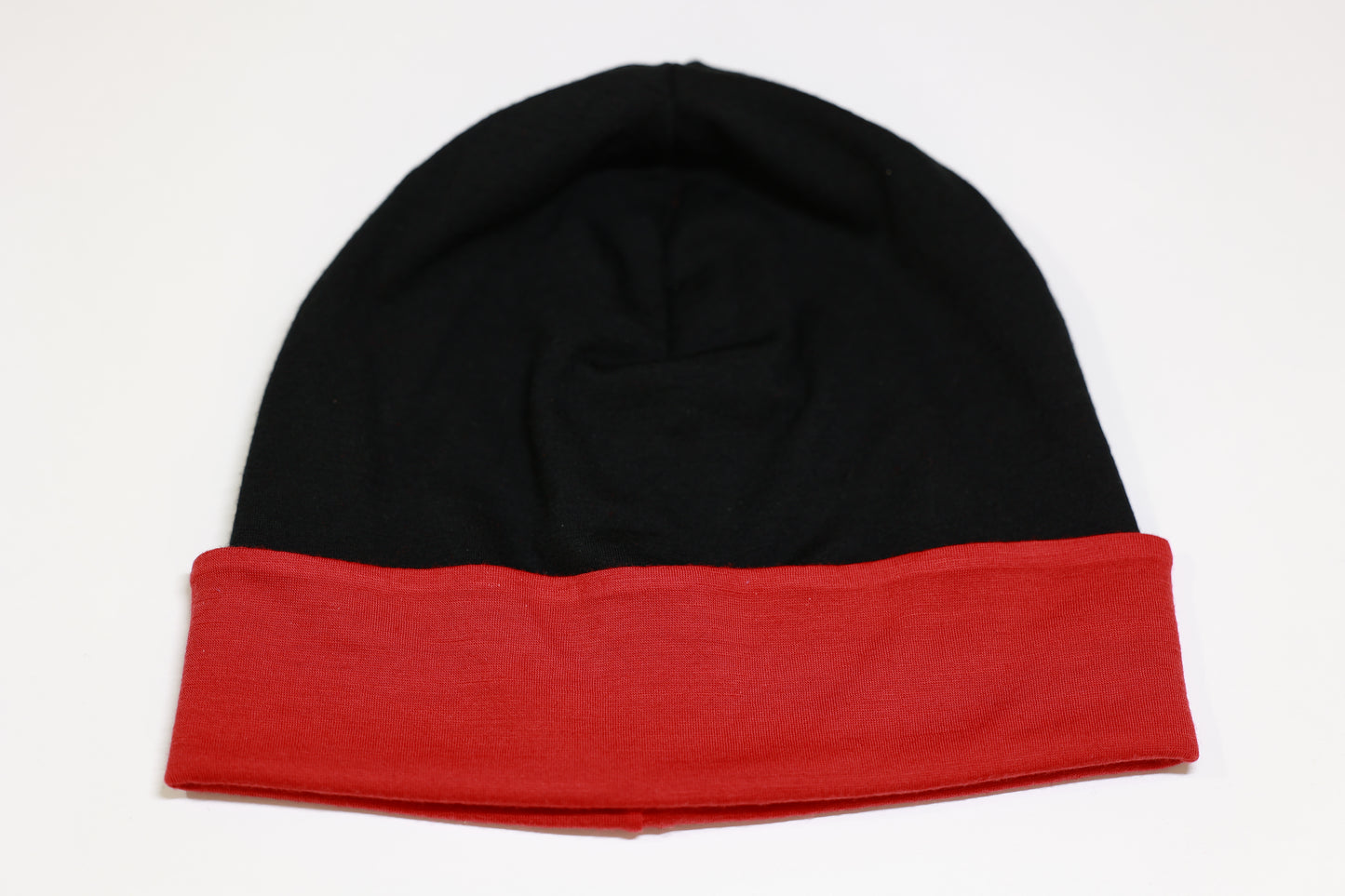 Bonnet double épaisseur réversible en mérinos rouge et noir