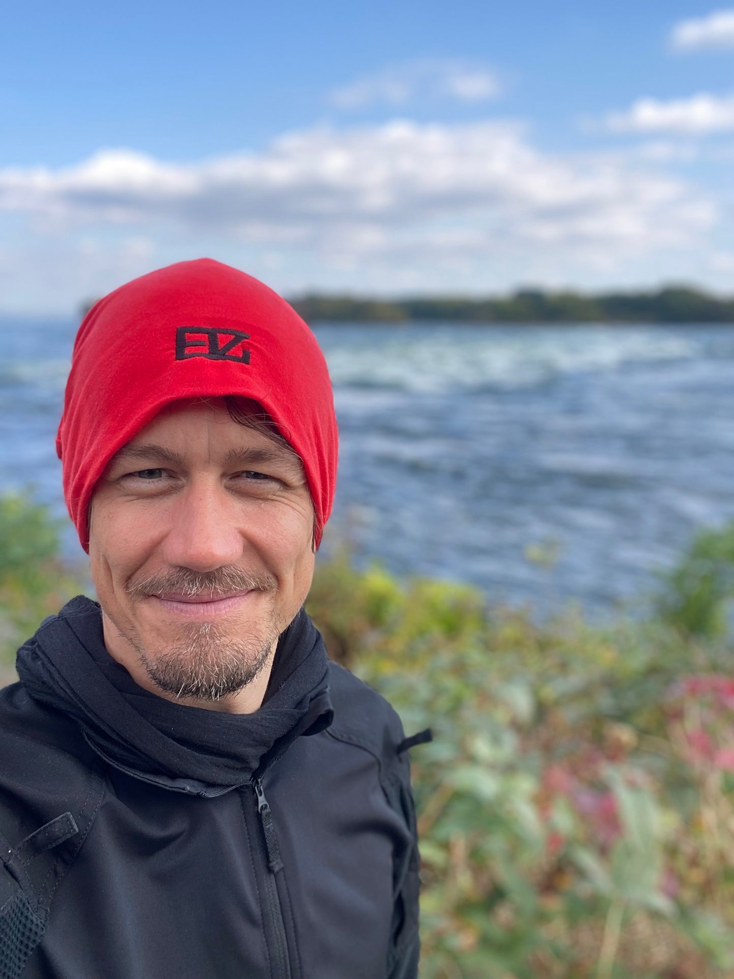 Jonathan Brunelle wears the ELZif all season bamboo beanie made for runners in fall during a run next to the Saint-Lawrence River