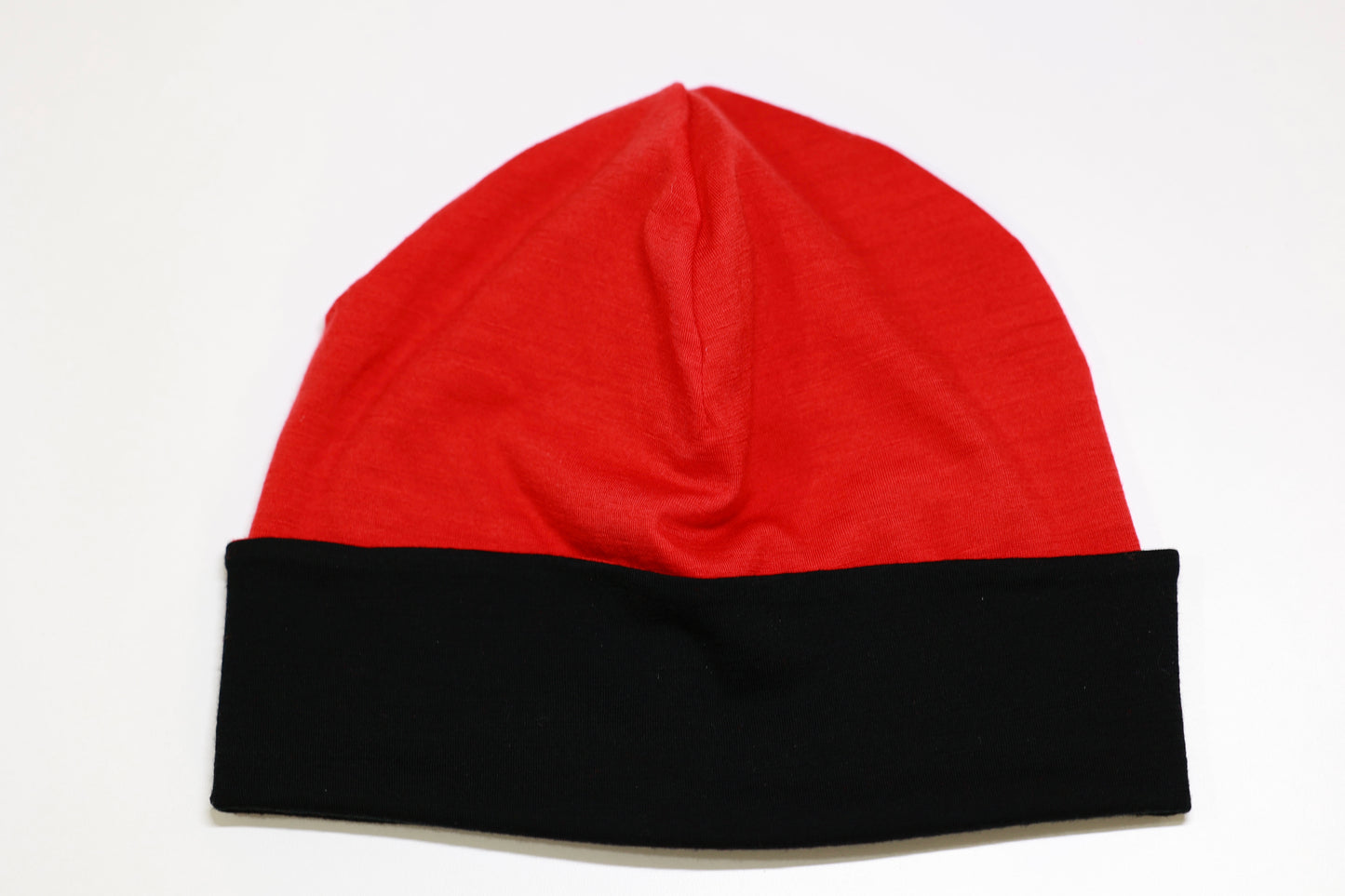 Bonnet double épaisseur réversible en mérinos rouge et noir
